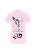Camiseta de mujer en rosa, con un diseño inspirado en la libertad y la superación personal. Un águila pescadora lanzándose hacia el mar simboliza el valor, la determinación y la fuerza para enfrentarse a nuestros propios límites.

Un diseño delicado, femenino y lleno de significado que transmite un mensaje poderoso: «Vencer mis miedos me hace LIBRE».

IMPARABL3. El rumbo lo marcas tú.