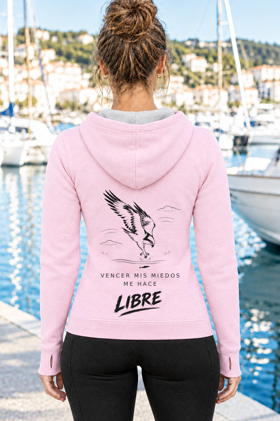 Vista trasera de sudadera rosa de mujer IMPARABL3 Sport Style, con capucha y diseño gráfico en la espalda.